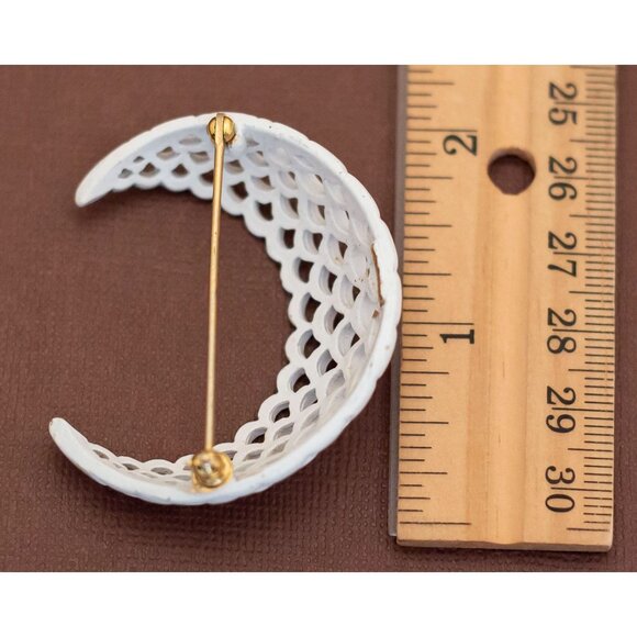 Vintage Wavy Crescent White Brooch by Monet - U1 - Picture 2 of 2